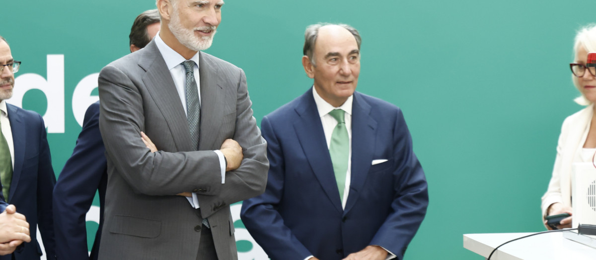 El Rey con Ignacio Galán, presidente de Iberdrola, en el Palacio de Cibeles