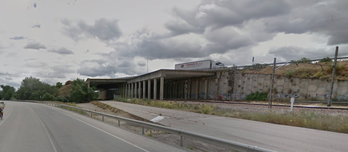 Paso de la A-4 por La Rinconada
