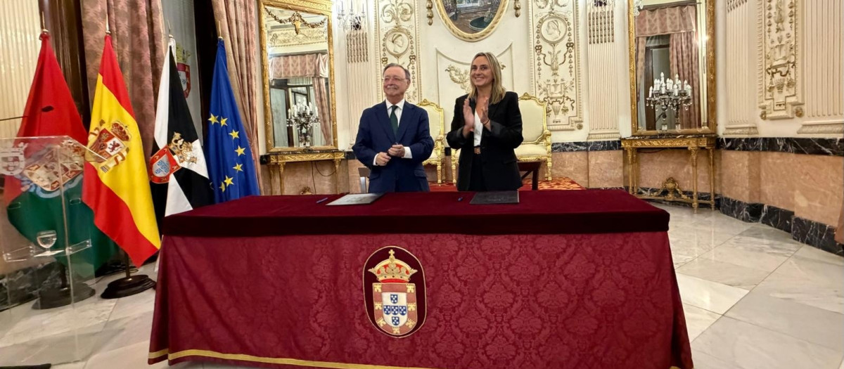 La alcaldesa de Granada, Marifrán Carazo, junto al presidente de Ceuta, Juan Jesús Vivas, sellan su alianza en torno a la cultura y Granada 2031.

REMITIDA / HANDOUT por AYUNTAMIENTO DE GRANADA
Fotografía remitida a medios de comunicación exclusivamente para ilustrar la noticia a la que hace referencia la imagen, y citando la procedencia de la imagen en la firma
21/9/2026