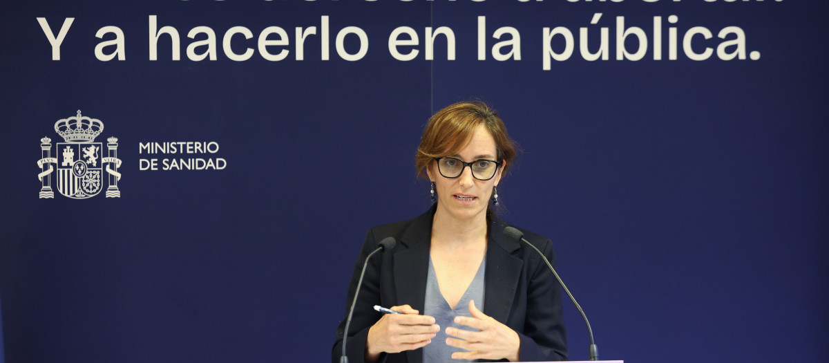 La ministra de Sanidad, Mónica García