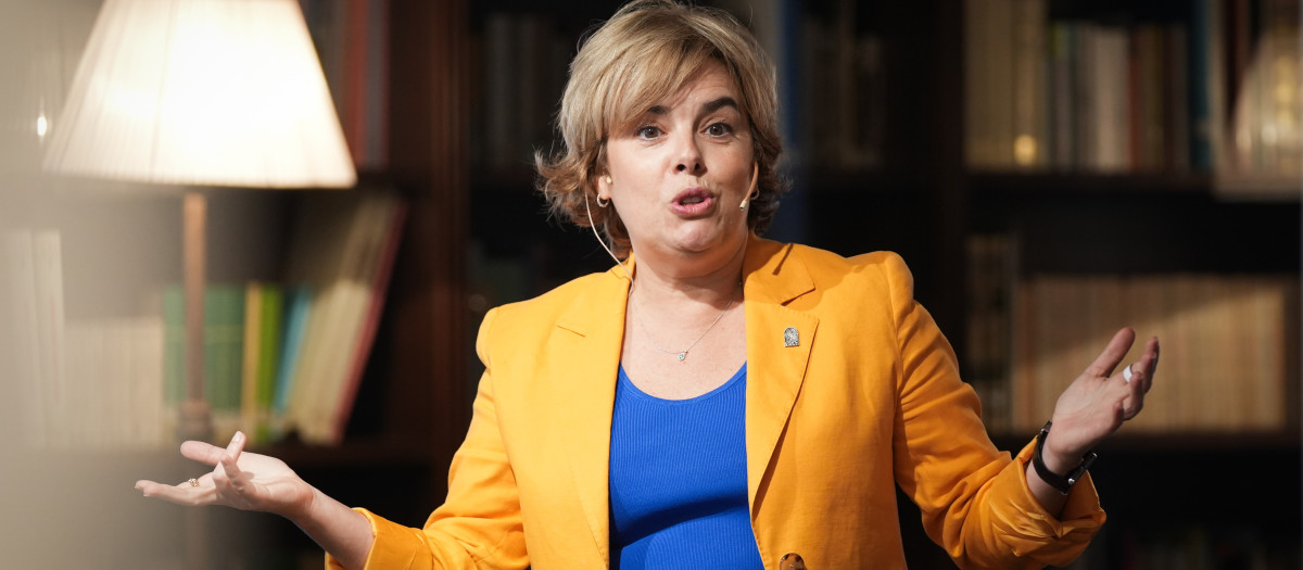 La exvicepresidenta Soraya Sáenz de Santamaría imparte en Sevilla la conferencia 'El mundo que no imaginábamos'