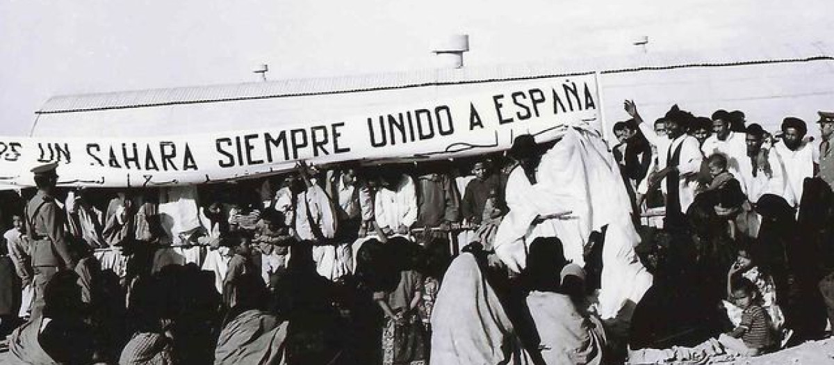 Recibimiento en el aeropuerto de El Aaiún a las autoridades españolas