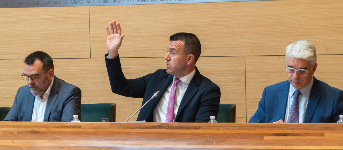 Imagen tomada este martes de Vicent Mompó durante el Pleno de septiembre de la Diputación de Valencia