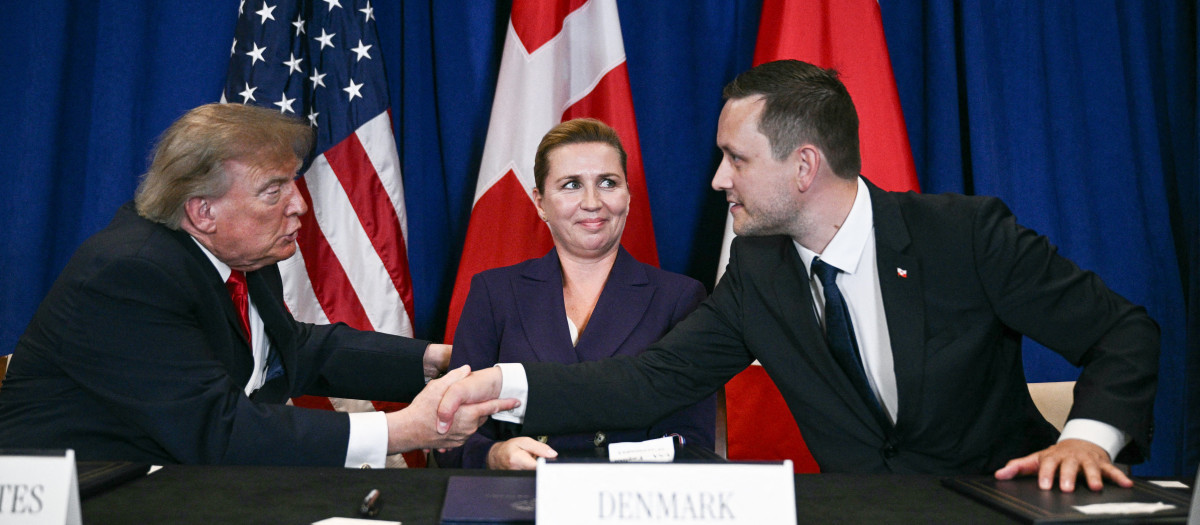 El presidente de EE.UU. Donald Trump, la primer ministra de Dinamarca Mette Frederiksen y el líder de Groenlandia Jens-Frederik Nielsen