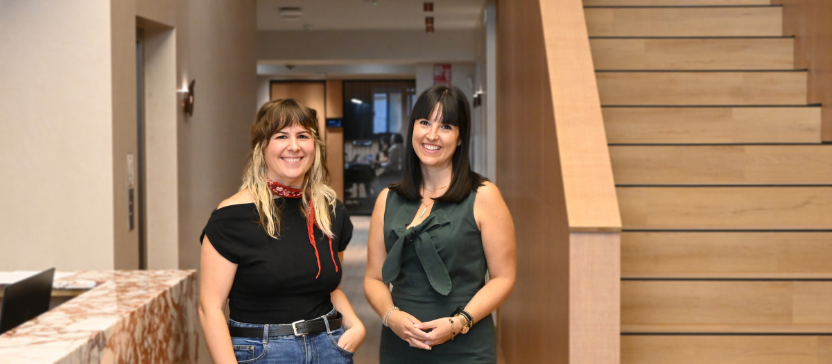 Raquel Cambralla, directora de marca en Wayco y Paz Navarro, presidenta de AJEV
