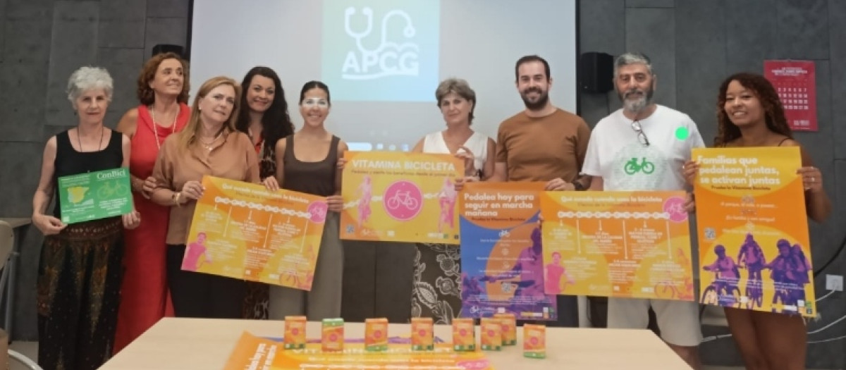 Miembros del la Plataforma Carril Bici en la presentación de esta campaña saludable
