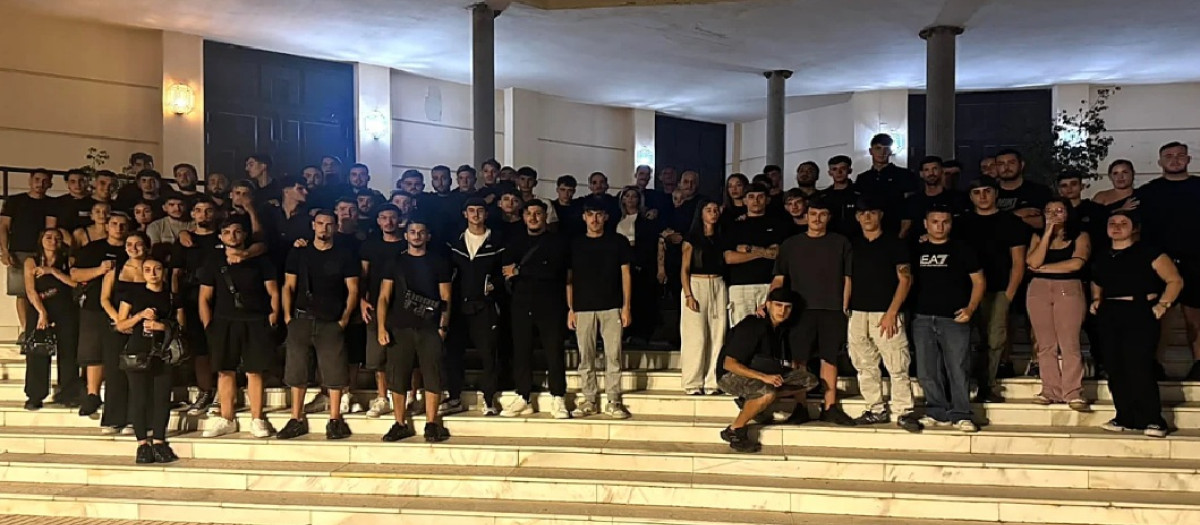 Despedida de sus seres queridos en el cementerio
