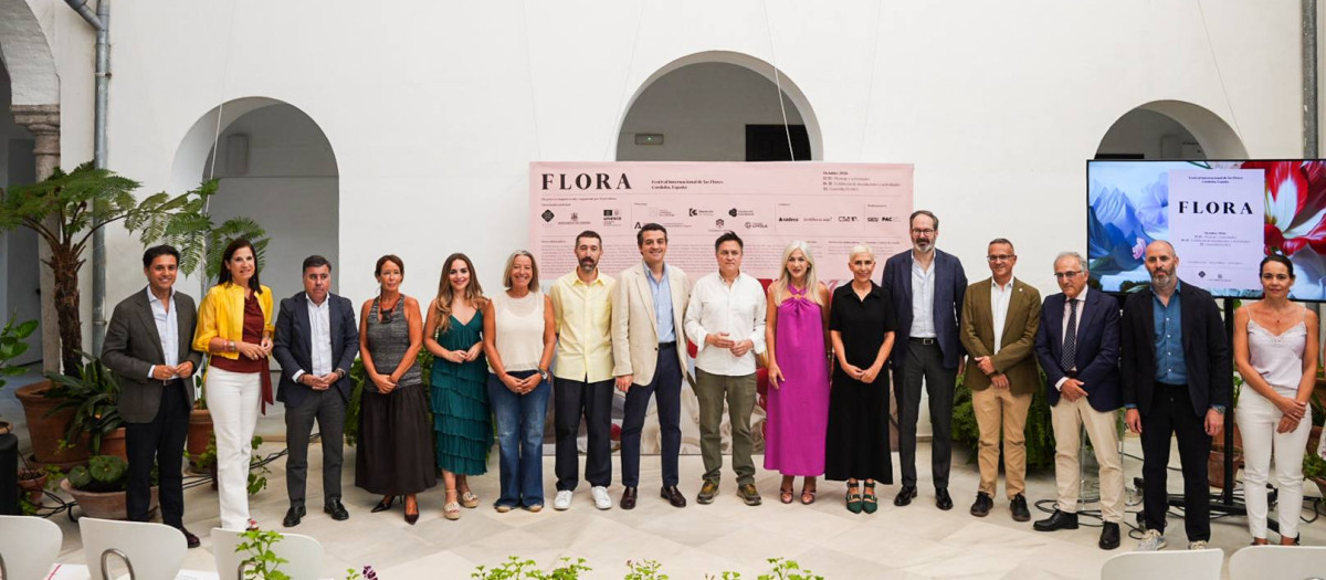 Autoridades en la presentación de Flora 2026 en el Palacio de Orive