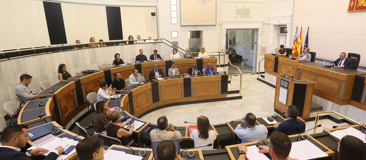 Pleno extraordinario de la Diputación de Alicante
