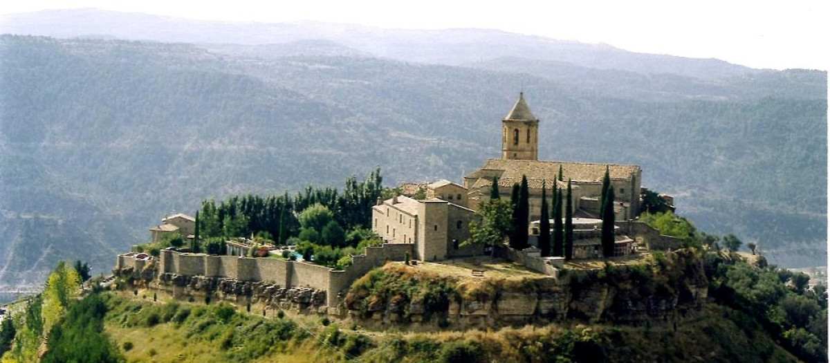 El pueblo de Huesca con la catedral más pequeña de España y la más antigua de Aragón