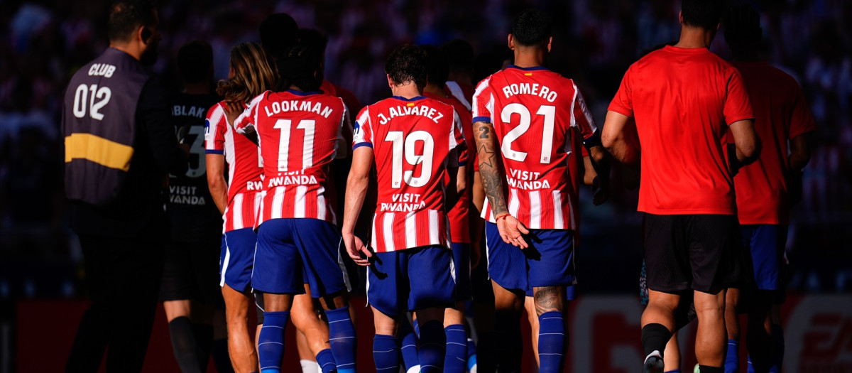 Los jugadores del Atlético de Madrid tras ganar el derbi ante el Real Madrid