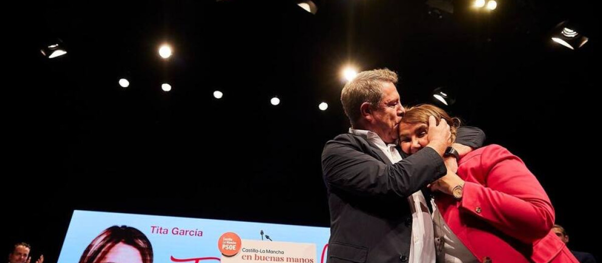 Emiliano García Page junto a Tita García, exalcaldesa de Talavera de la Reina