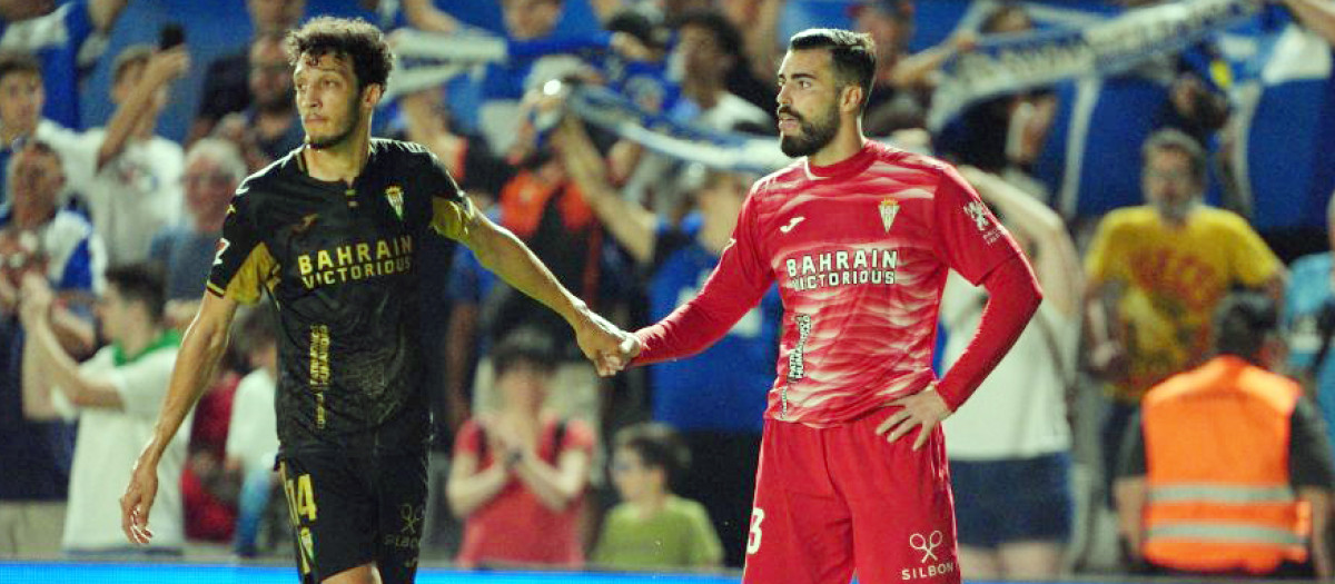 Guilherme recibe el consuelo de Adnane Ghailan el día de su debut en Sabadell
