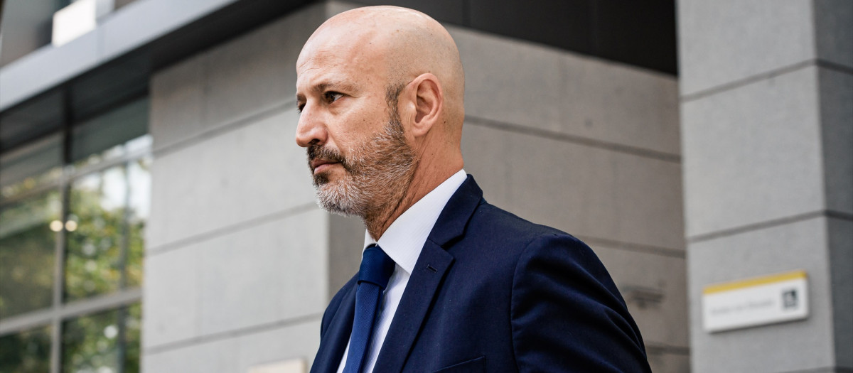 El exCEO de la aerolínea Plus Ultra, Roberto Roselli, a su salida de la Audiencia Nacional