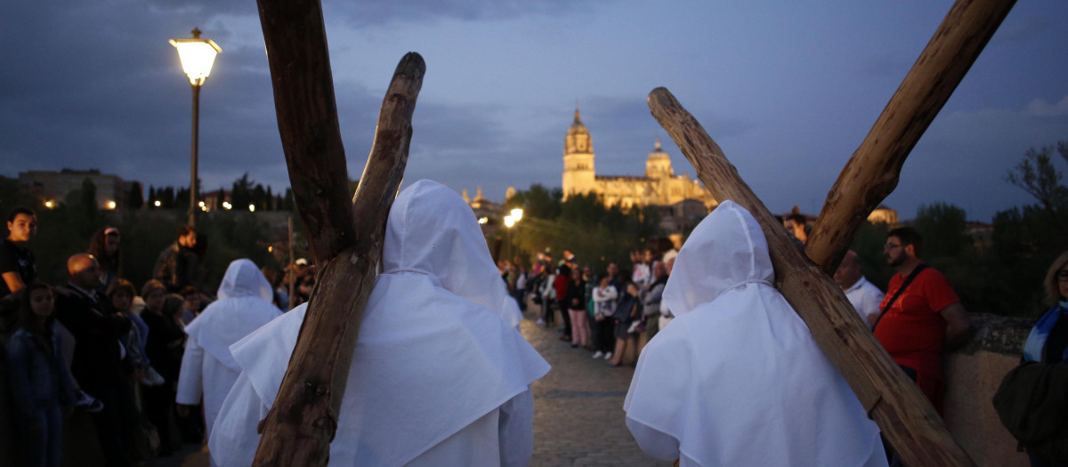 La Hermandad del Cristo del Amor y de la Paz durante la Semana Santa de Salamanca
