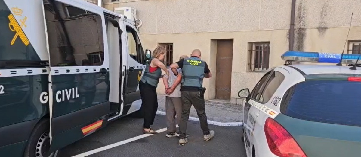 Detenido un hombre de 74 años como presunto autor de cinco incendios forestales en Trasmiras que quemaron 7 hectáreas

REMITIDA / HANDOUT por GUARDIA CIVIL
Fotografía remitida a medios de comunicación exclusivamente para ilustrar la noticia a la que hace referencia la imagen, y citando la procedencia de la imagen en la firma
25/9/2026