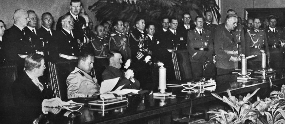 Firma del Pacto Tripartito