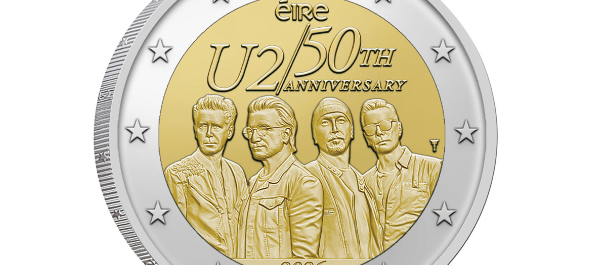 El Banco Central de Irlanda (CBI) ha lanzado este viernes una moneda conmemorativa de 2 euros dedicada a U2, con motivo del 50 aniversario de la formación de la banda dublinesa. La moneda, diseñada por el artista irlandés Shaughn McGrath, reproduce las imágenes de los cuatro integrantes de U2: Bono, The Edge, Adam Clayton y Larry Mullen Jr., quien asistió a la presentación celebrada en el Little Museum of Dublin en representación del grupo. EFE/ Banco Central De Irlanda SOLO USO EDITORIAL SOLO DISPONIBLE PARA ILUSTRAR LA NOTICIA QUE ACOMPAÑA (CRÉDITO OBLIGATORIO)