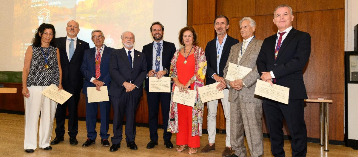 De izquierda a derecha: D. ª Nuria Espasa Rodríguez; D. Luis Enrique Íñigo Fernández; D. Darío Pérez Bodeguero; D. Amador Sánchez Sánchez; D. José Carlos Fernández Borreguero; D. ª María Hita de Dios; D. Luis Carlos Palacios; D. Isabelo Núñez-Polo Pérez y D. Gilles Martínez.