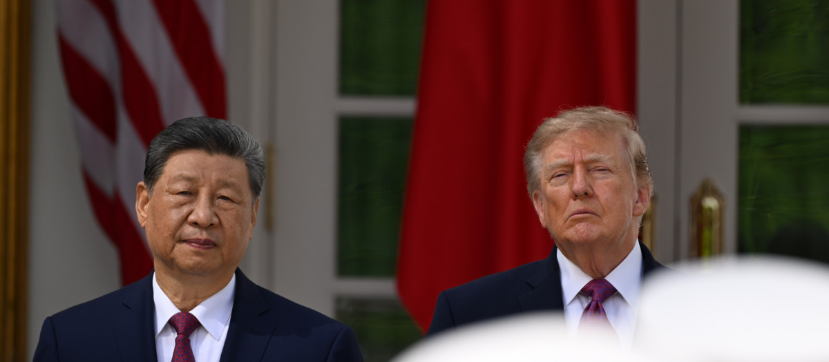 US President Donald Trump (R) and Chinese President Xi Jinping