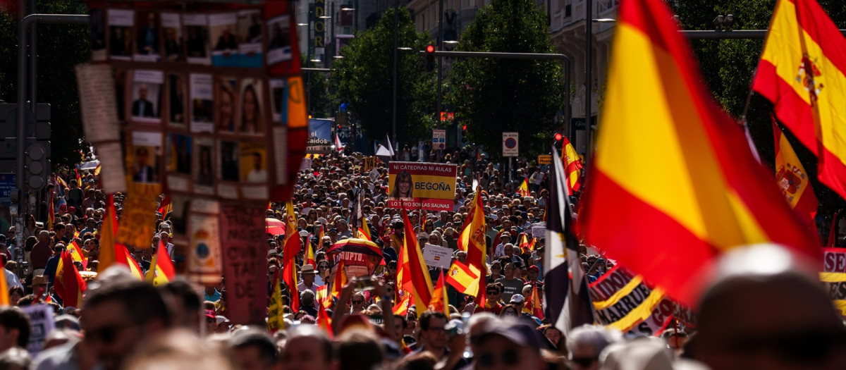 II Marcha por la Dignidad de España, manifestación para expresar apoyo a Ceuta y exigir la celebración de elecciones generales, a 26 de septiembre de 2026, en Madrid (España). La movilización ha sido convocada por Sociedad Civil Española (SCE), que aglutina a más de 150 asociaciones civiles, bajo el lema 'Por la dignidad de España. II marcha por la dignidad. Elecciones ya. ¡En defensa de España! ¡Con Ceuta y Melilla!’.

Matias Chiofalo / Europa Press
26 SEPTIEMBRE 2026 MANIFESTACIÓN
26/9/2026