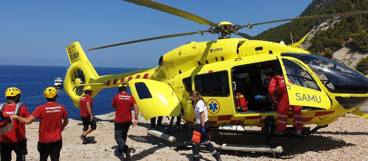 El helicóptero medicalizado del SAMU 061 de Baleares, en un rescate.