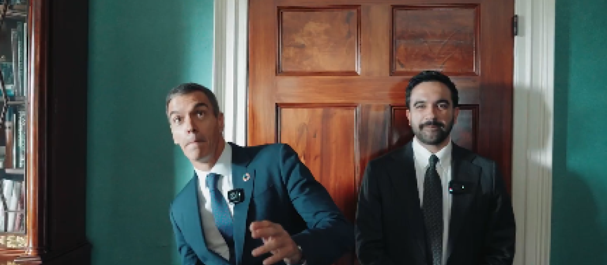 Sánchez y Mamdani juegan al baloncesto