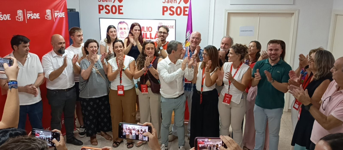 El secretario general del PSOE de Jaén y alcalde de la capital, Julio Millán, tras ser reelegido como candidato a la Alcaldía.

REMITIDA / HANDOUT por PSOE DE JAÉN
Fotografía remitida a medios de comunicación exclusivamente para ilustrar la noticia a la que hace referencia la imagen, y citando la procedencia de la imagen en la firma
26/9/2026