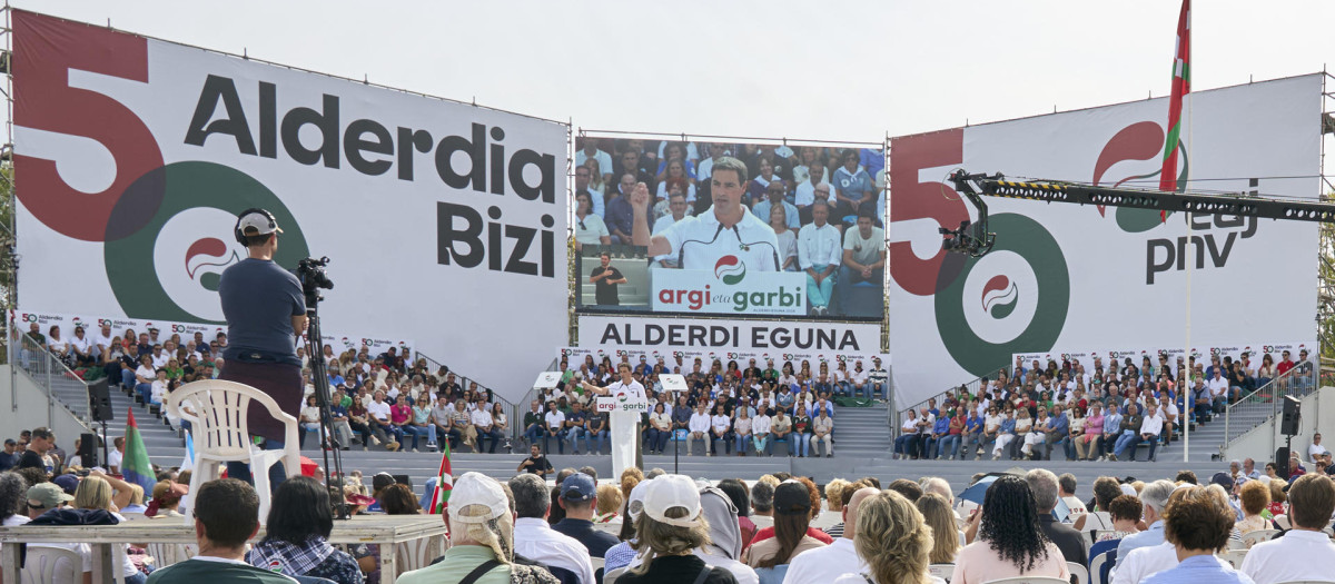 El PNV celebra en las campas de Foronda su tradicional 'Alderdi Eguna'
