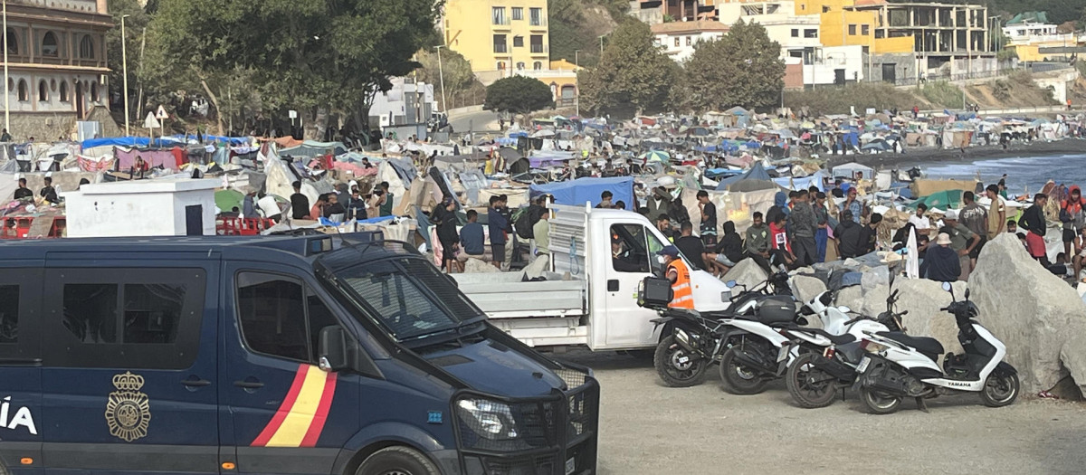 Vista parcial de la playa del Trampolín de Ceuta