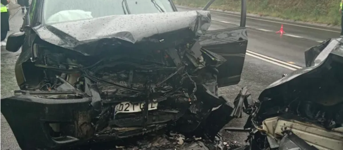 Estado en el que quedó uno de los coches implicados en el accidente mortal de Cerceda