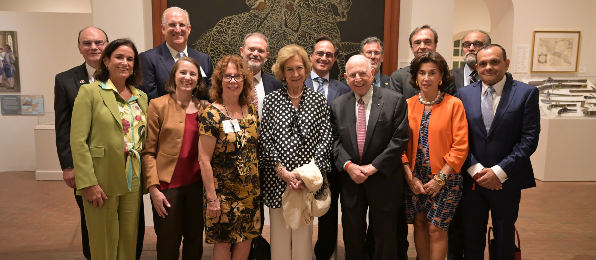 La Reina Sofía con los participantes en el simposio America&Spain250