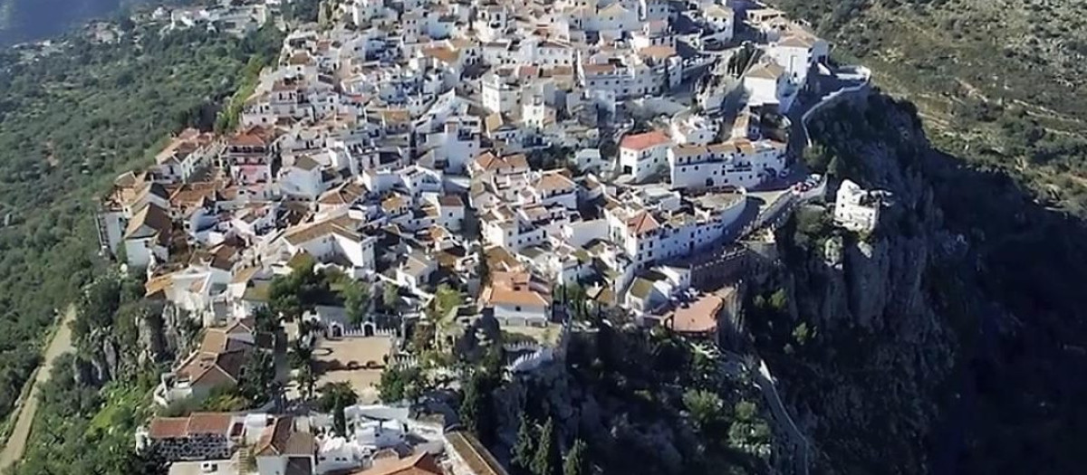 Precioso municipio blanco de Málaga no muy alejado de la capital