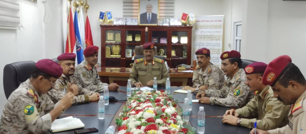 Reunión de mandos militares leales al gobierno internacionalmente reconocido del Yemen