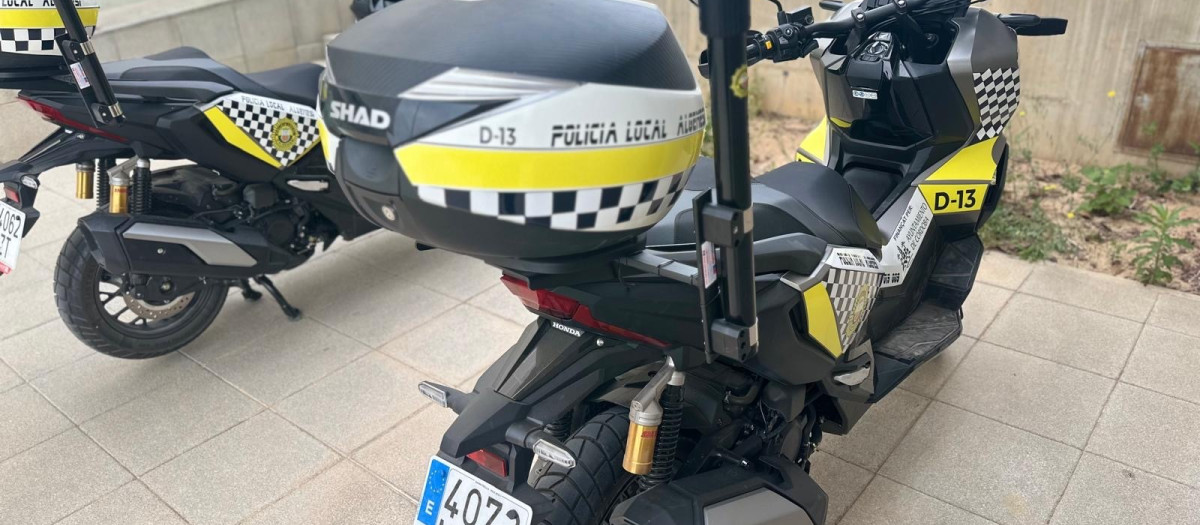 Imagen de unas motos de la Policía Local de Algemesí