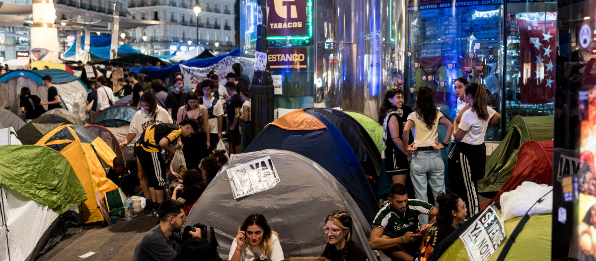 Decenas de personas continúan acampadas, a 29 de septiembre de 2026