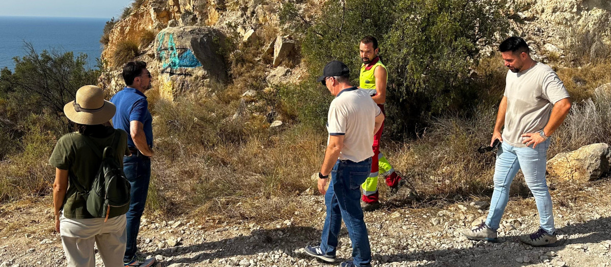 Imagen de archivo de la visita de Barcala a la Serra Grossa con la brigada forestal
