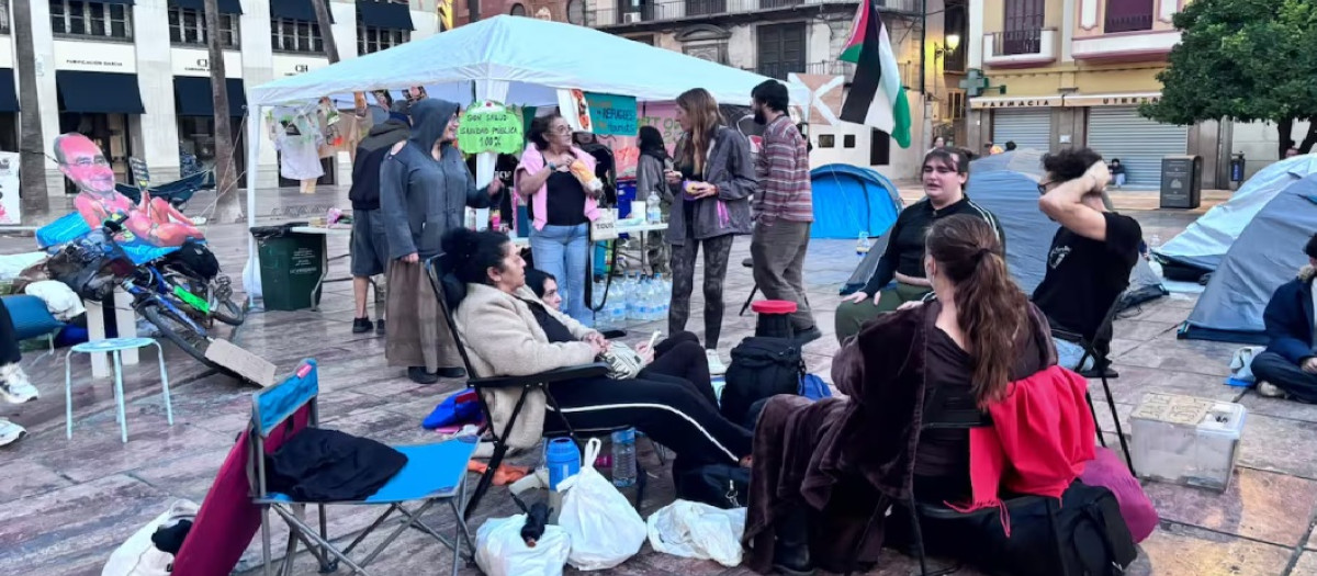 La acampada por la vivienda de jóvenes de extrema izquierda en Málaga