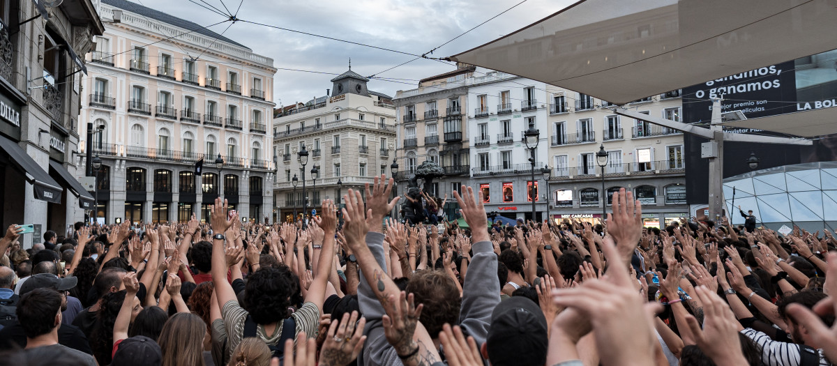 Cientos de personas durante la asamblea informativa, a 29 de septiembre de 2026, en Madrid (España)