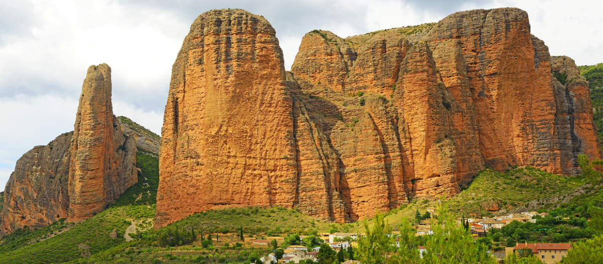 Mallos de Riglos en el municipio de Las Peñas de Riglos