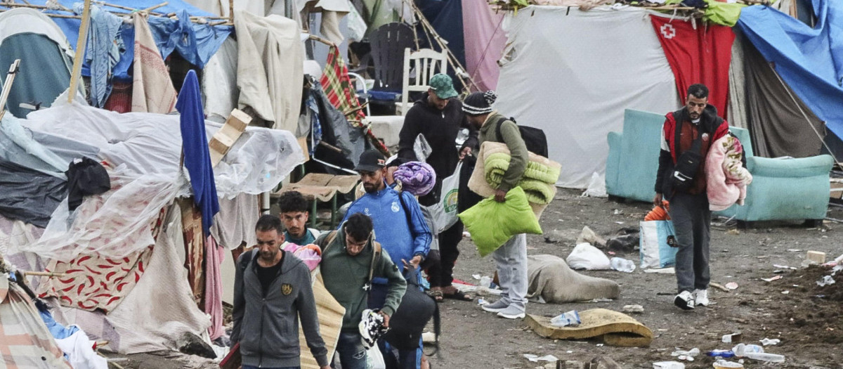 Desalojo migrantes en la playa de Benítez