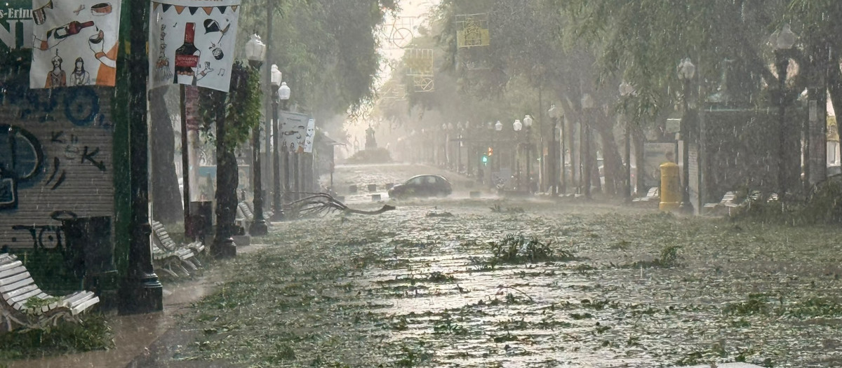 Una calle de Tarragona tras el episodio del lluvias y tormentas del lunes

REMITIDA / HANDOUT por AJUNTAMENT DE TARRAGONA
Fotografía remitida a medios de comunicación exclusivamente para ilustrar la noticia a la que hace referencia la imagen, y citando la procedencia de la imagen en la firma
25/8/2026