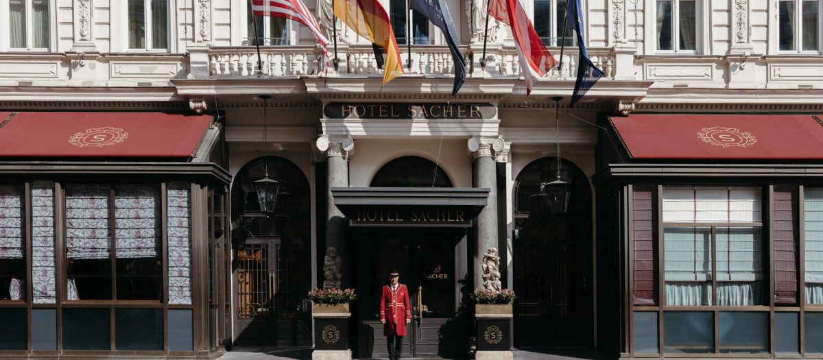 Entrada del hotel Sacher de Viena