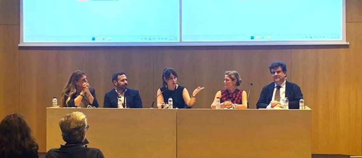 Mesa redonda de la Coalición de Creadores e Industrias de Contenidos en la feria Liber
