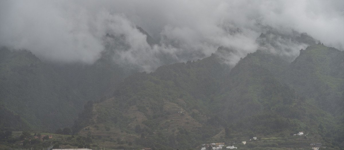 Nubes bajas por la borrasca en La Palma