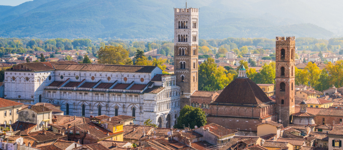 Vista panorámica de Lucca, con el Duomo de San Martino