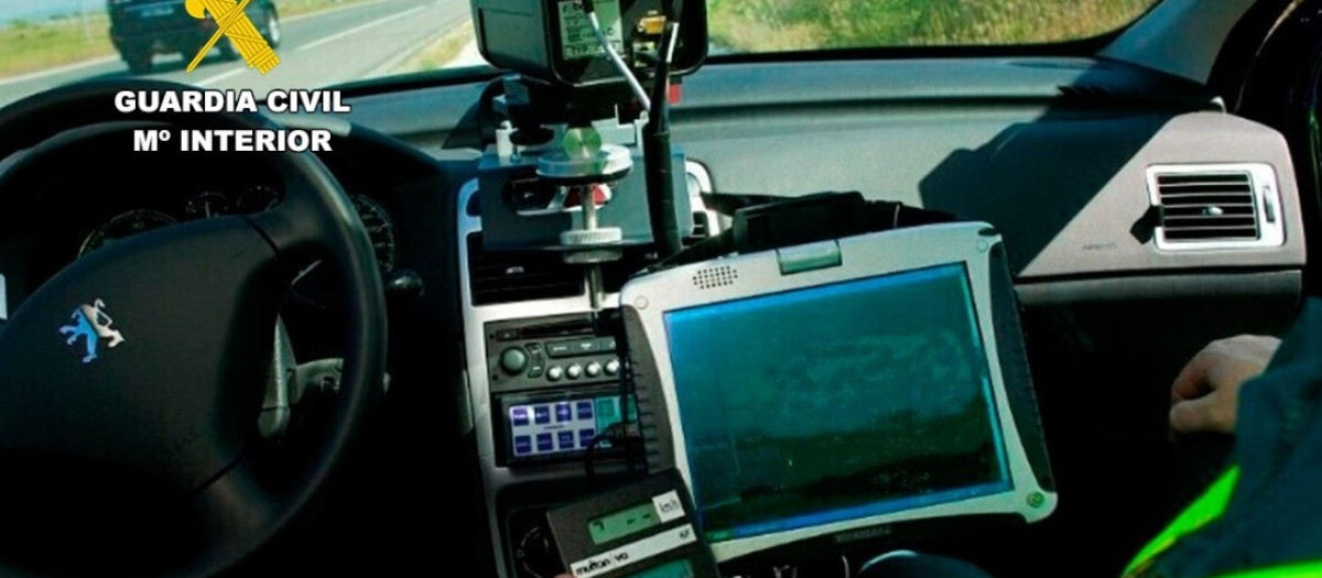 Imagen de un radar móvil.

REMITIDA / HANDOUT por GUARDIA CIVIL
Fotografía remitida a medios de comunicación exclusivamente para ilustrar la noticia a la que hace referencia la imagen, y citando la procedencia de la imagen en la firma
03/10/2026