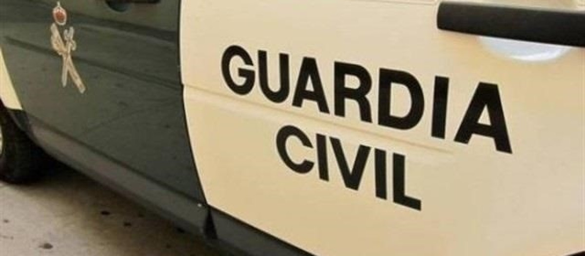 (Foto de ARCHIVO)
Coches de la Guardia Civil

REMITIDA / HANDOUT por GUARDIA CIVIL
Fotografía remitida a medios de comunicación exclusivamente para ilustrar la noticia a la que hace referencia la imagen, y citando la procedencia de la imagen en la firma
23/5/2019