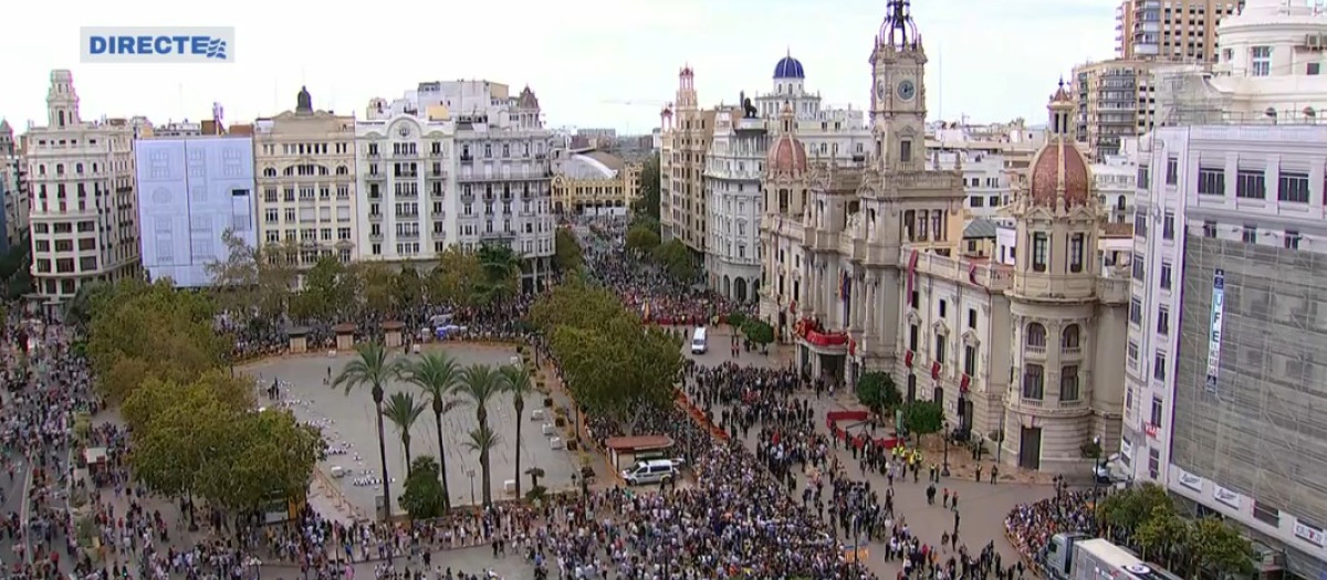 Despliegue técnico en la Plaza del Ayuntamiento de Valencia
