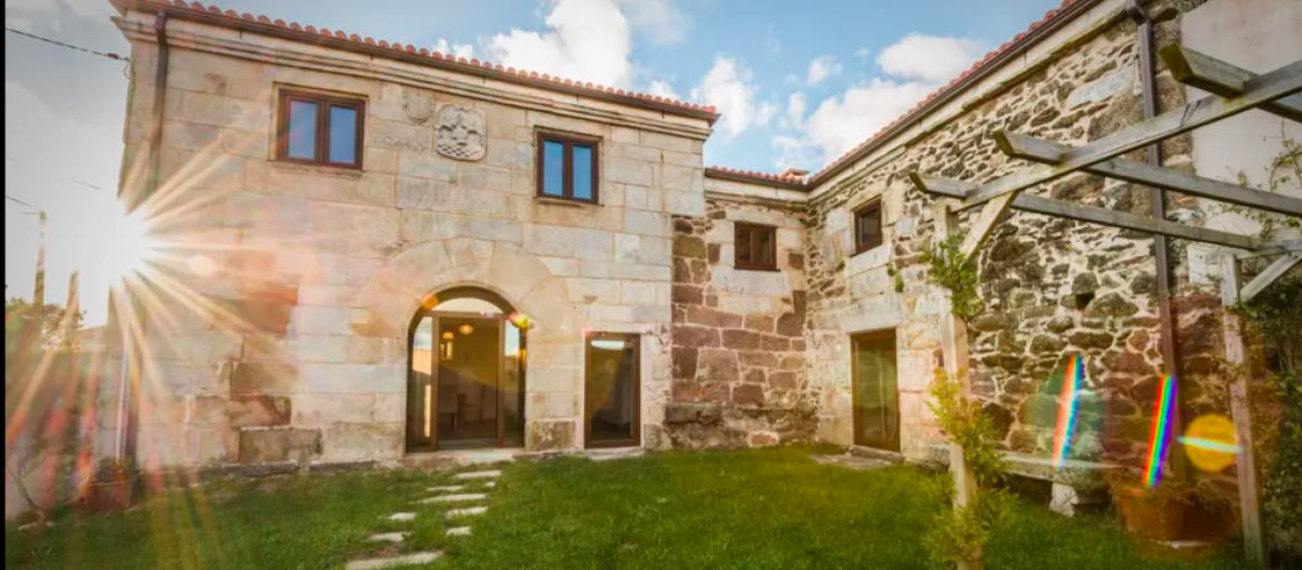 Un histórico pazo de la Costa da Morte busca nuevo propietario por 470.000 euros: así es por dentro